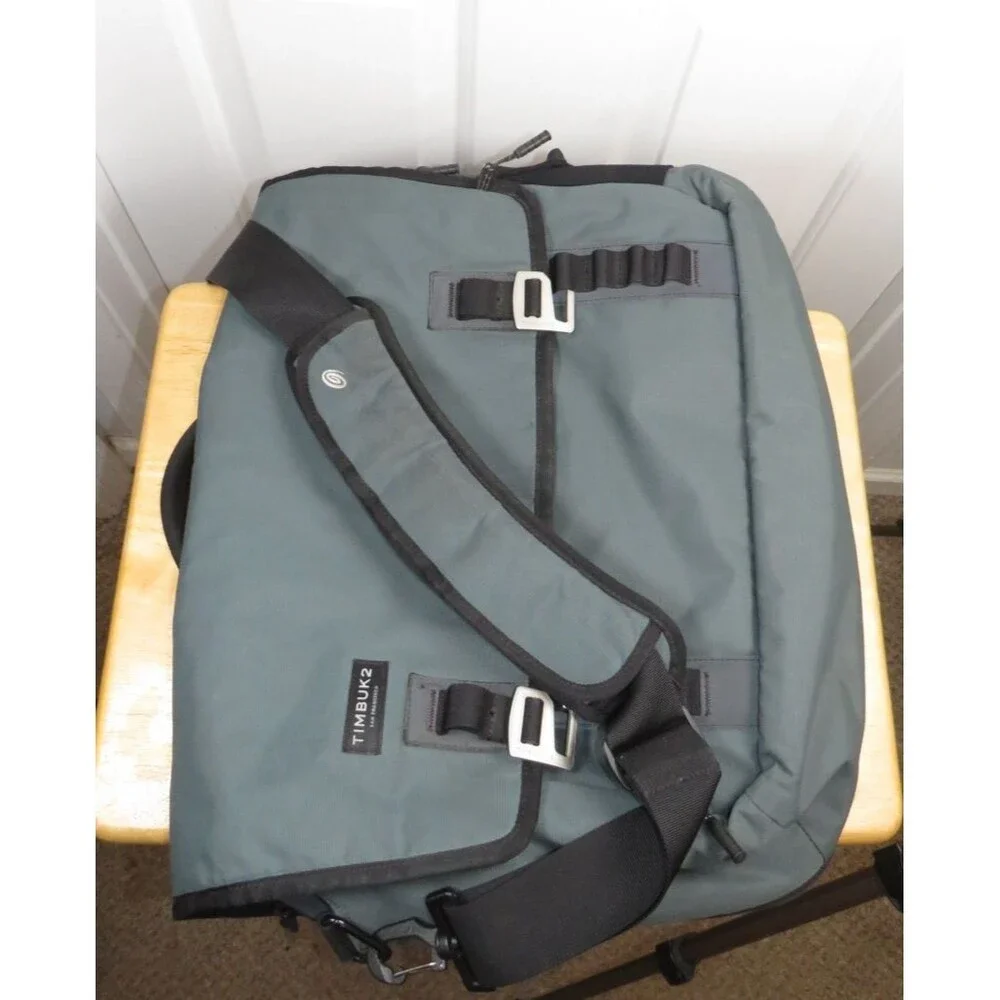 Timbuk2 Command Messenger Laptop Bag Gray/Black Crossbody Strap Large